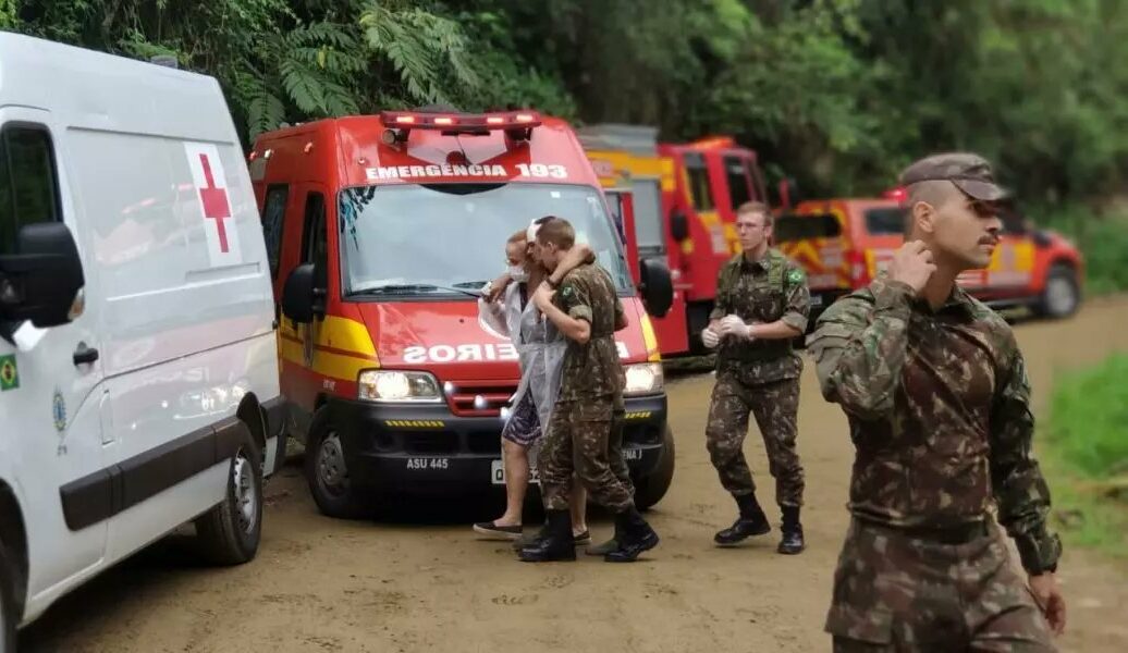 Indaialense é um dos mortos no tombamento do caminhão do Exército em Blumenau 2 FN c 2pX0AAMGGS e1647456836298