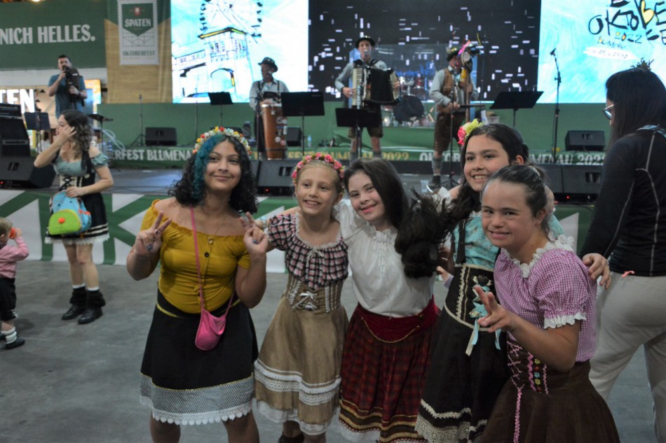 Oktoberfest Blumenau também é festa da inclusão social 1 Para Oktoberfest 1