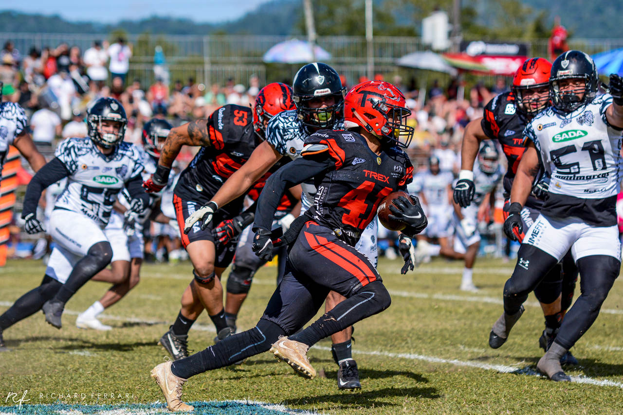 T-Rex vence Atlético-MG e é o primeiro tricampeão nacional de futebol americano. 1 DSC 6091 Easy Resize.com