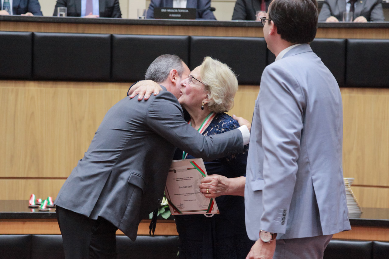 Indaialense Erna Ender Scheidt recebeu maior honraria concedida pela Alesc - Comenda do Legislativo Catarinense 2022 1 indailense Erna Ender Scheidt