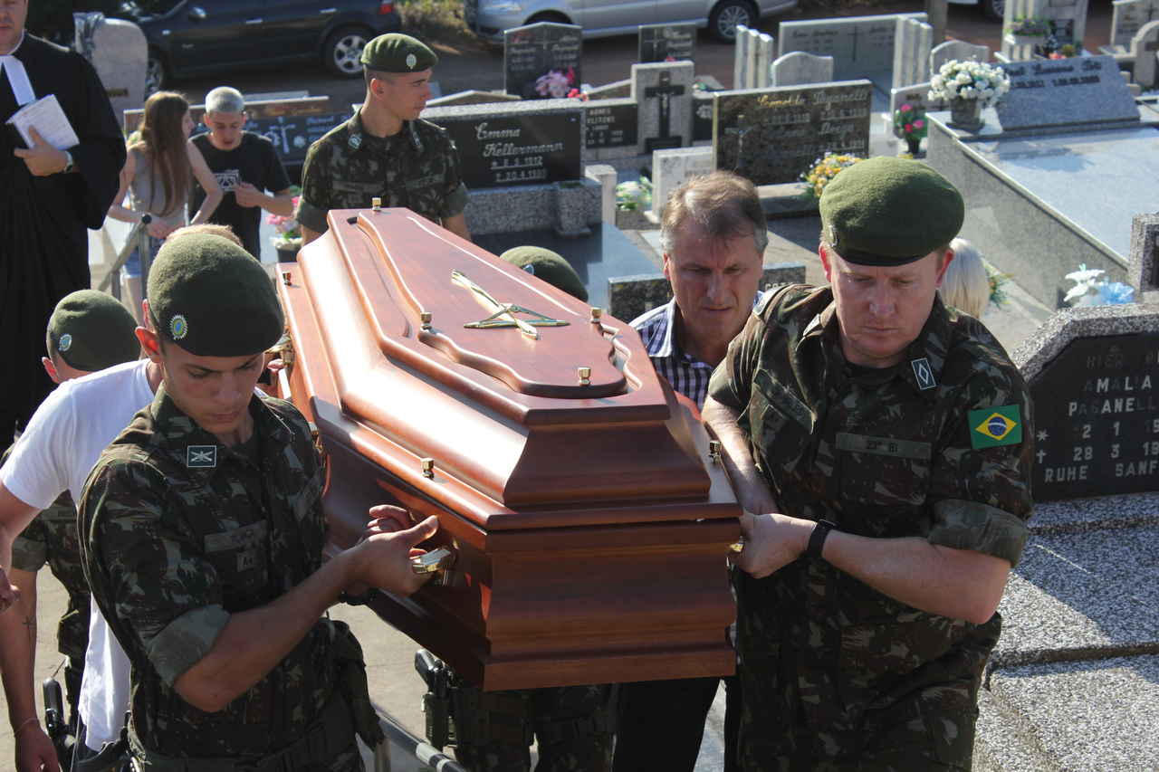 Herói Expedicionário Walter Paganelli recebeu homenagens póstumas do Exército Brasileiro 1 IMG 1354 Easy Resize.com