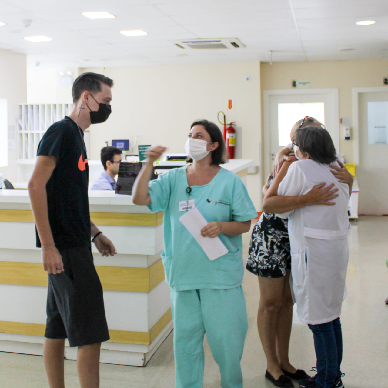 Sete meses após a alta, soldado volta à hospital em Blumenau para agradecer a equipe! 1 soldado1 Easy Resize.com