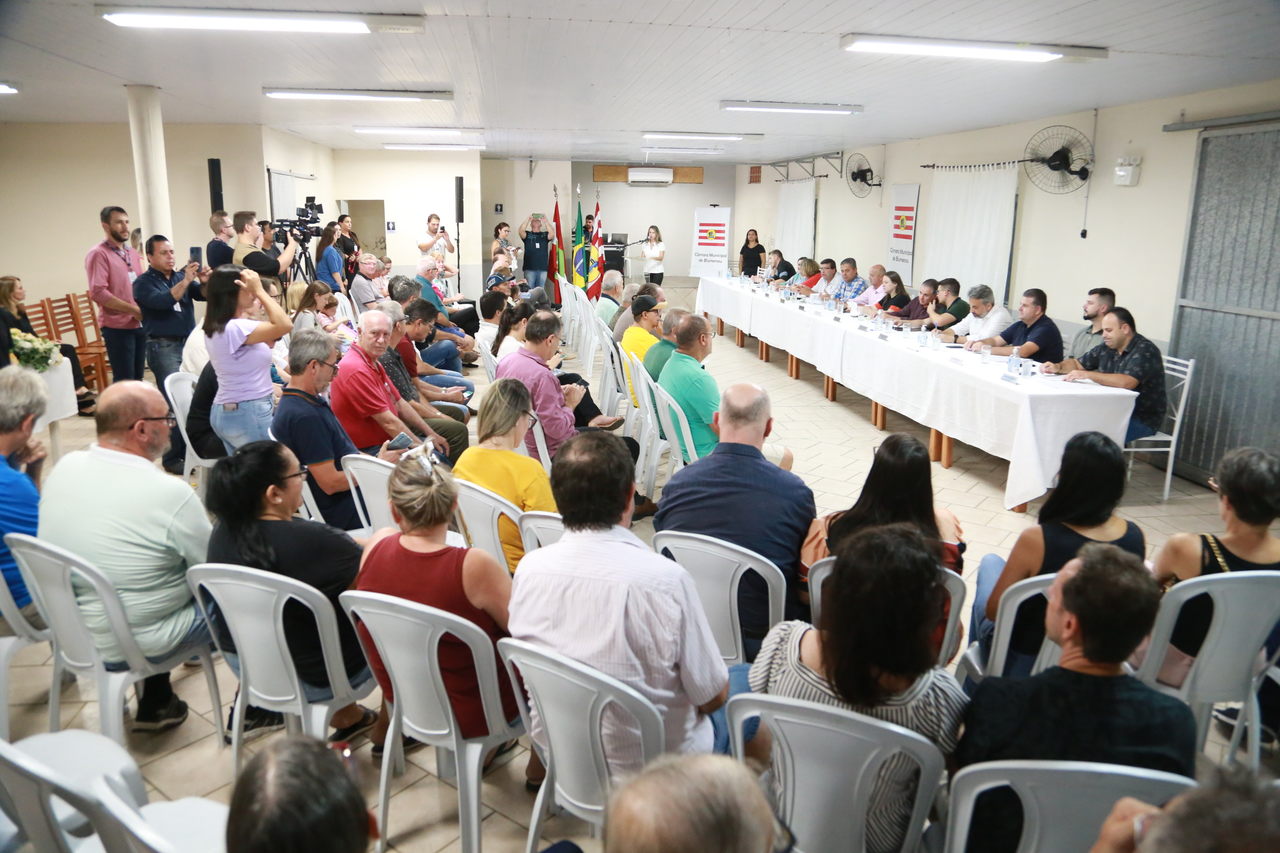 Primeira Sessão Itinerante da Câmara de Blumenau teve grande participação da comunidade 3 Camara de Vereadores de Blumenau Sessao do Badenfurt