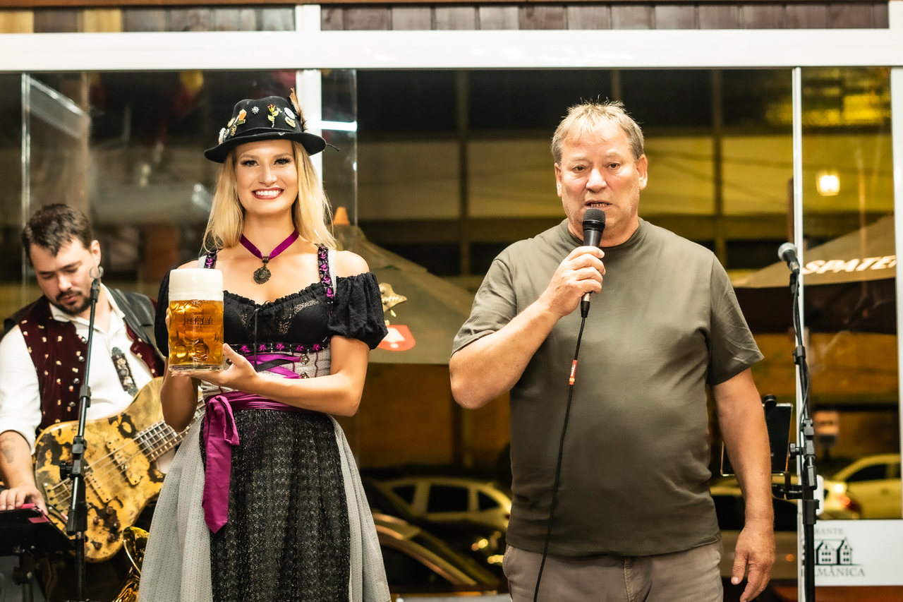 Restaurante Vila Germânica comemora dois anos com lançamento de nova cerveja artesanal 1 Lancamento Frau Aniversario Rest Vila Germanica 3 Easy Resize.com