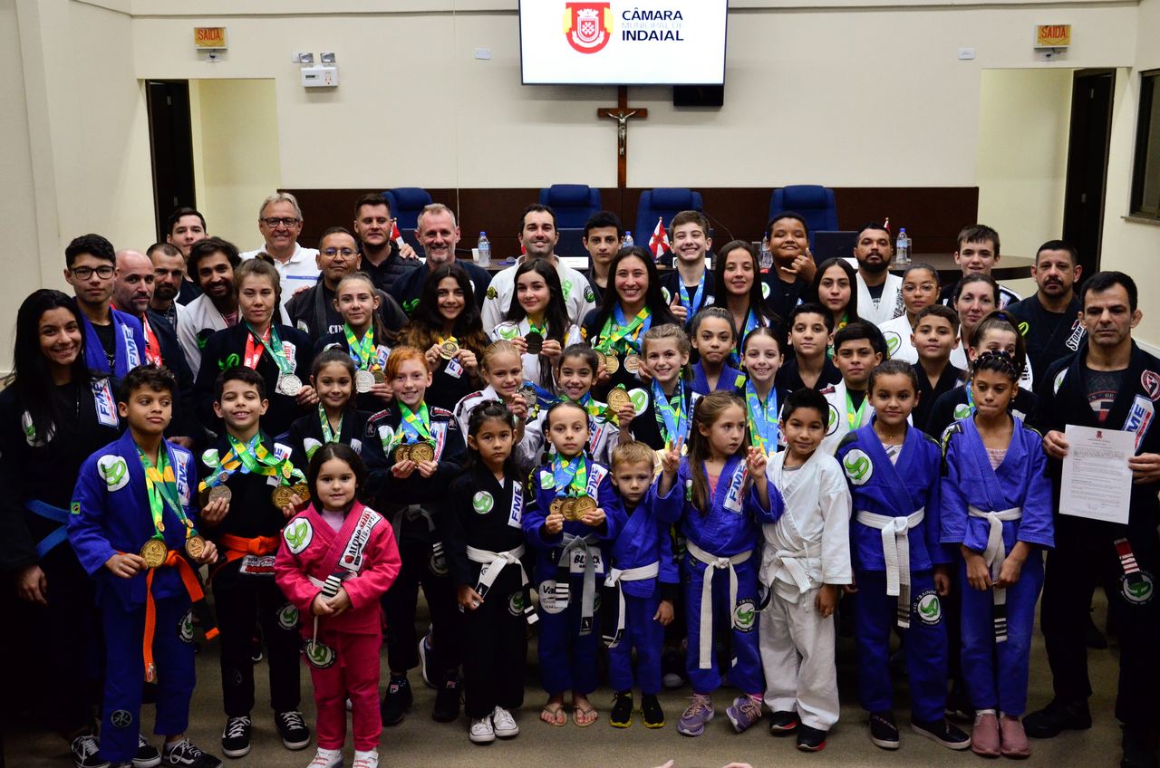 Atletas de Indaial na Camara 2