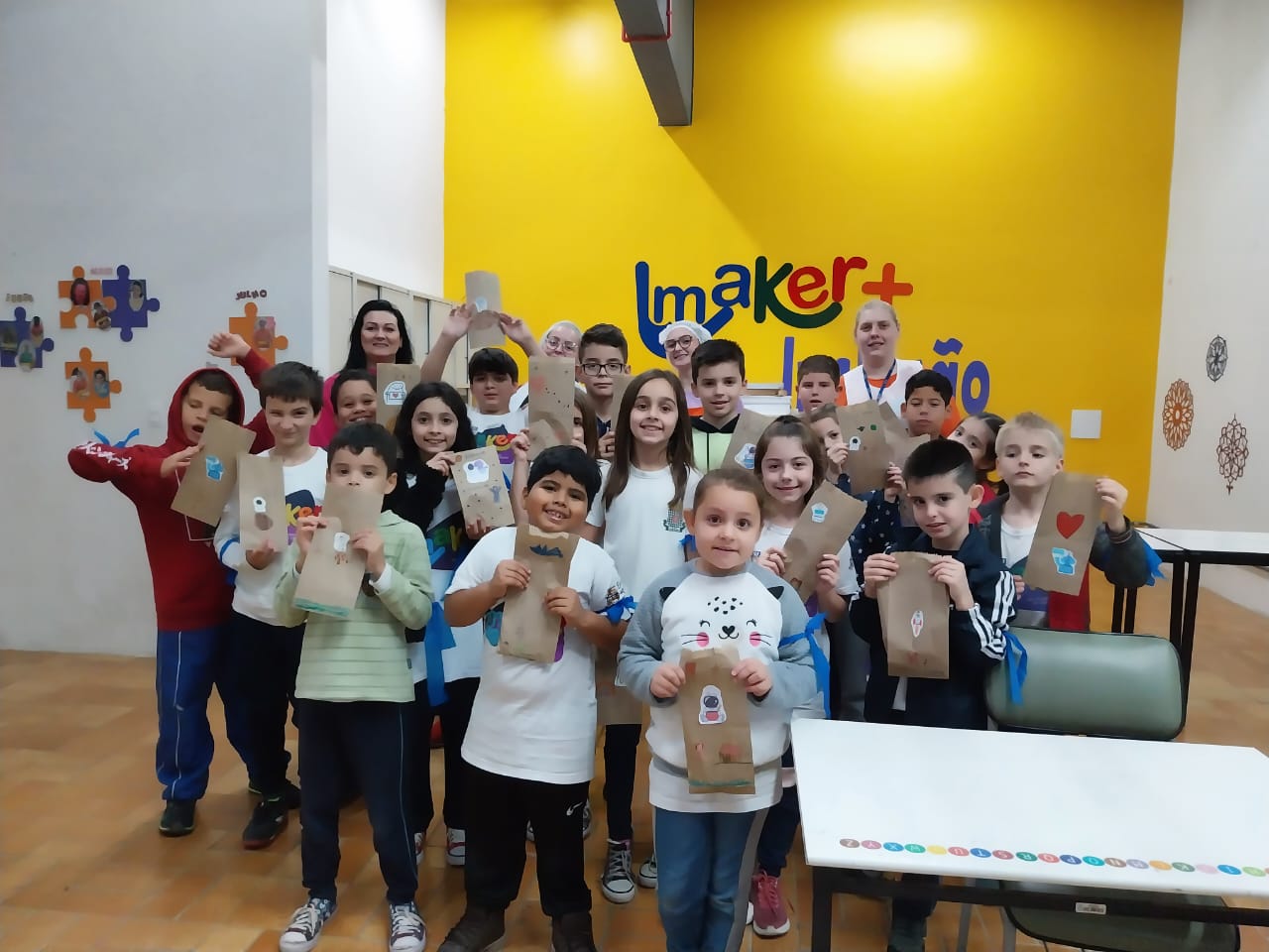 Alunos da Escola do Amanhã Rodeio no Espaço de Educação Maker do SESI 2 Projeto Escola do Amanha de Rodeio3