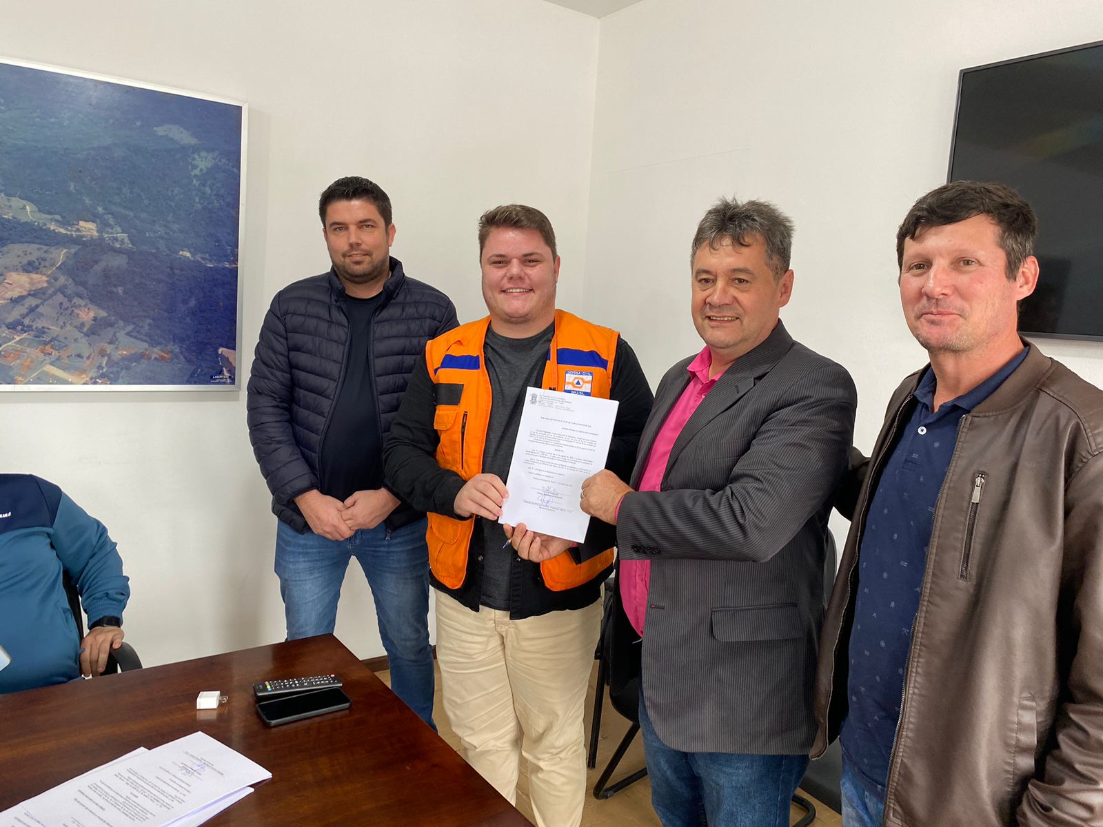Prefeito Valcir Ferrari, promove reorganização na estrutura da administração pública da Prefeitura. 2 Valcir Ferrari