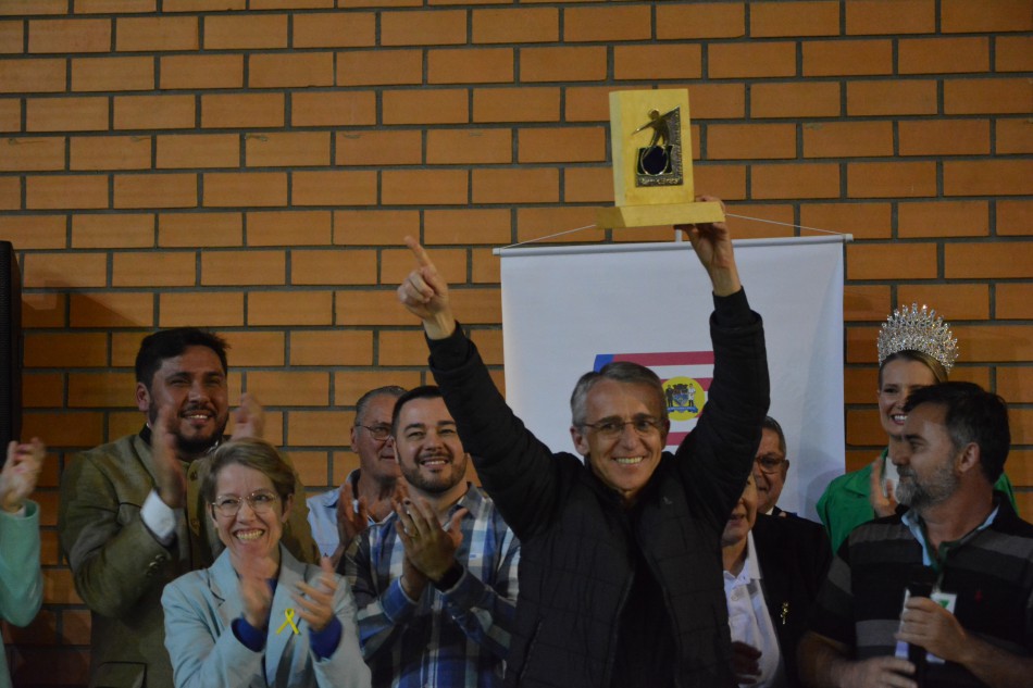 Cuca de Blumenau é certificada oficialmente como a maior do Brasil 2 Cuca de Blumenau certificacao