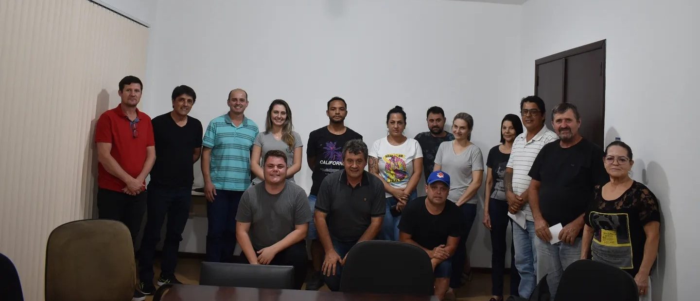 Reunião na Prefeitura de Rodeio traça planos para reconstrução de residências após catástrofe 1 Familias de Rodeio e1695211289689