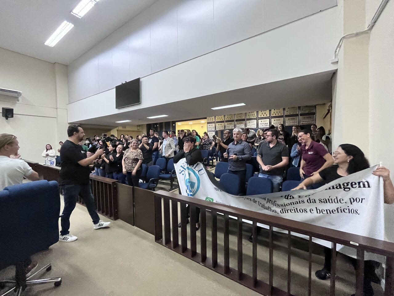 Câmara de Indaial Aprova Repasse do Piso Salarial da Enfermagem em Sessão Histórica 1 IMG 1391 Easy Resize.com
