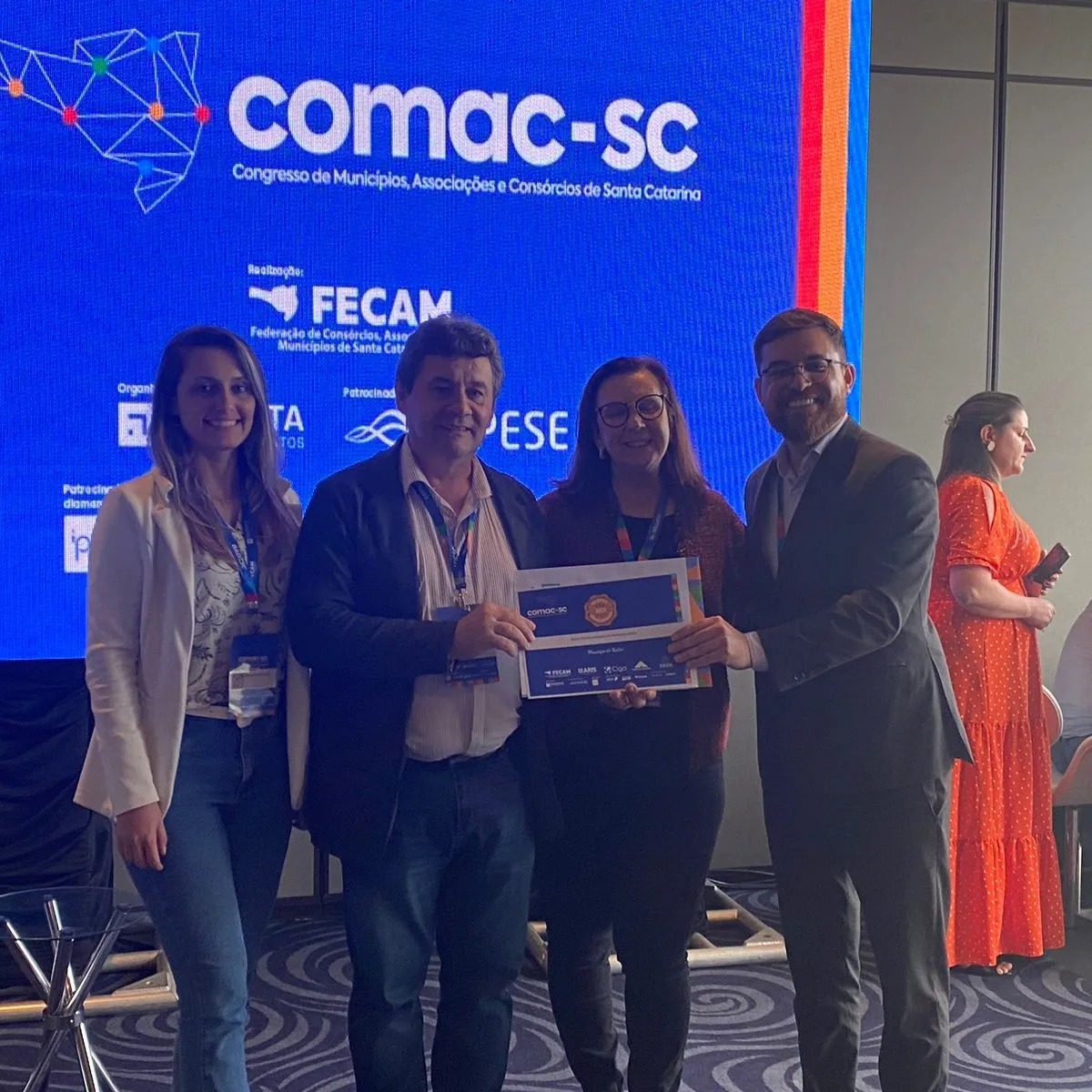 Rodeio recebe reconhecimentos no COMAC SC; Destaque para Serviços de Família Acolhedora e Eficiência Energética 1 Rodeio no COMAC