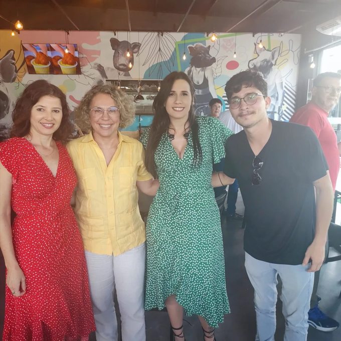 PT de Timbó lança professor Caleb Clarindo como pré-candidato a prefeito 1 Caleb e Priscila Torres