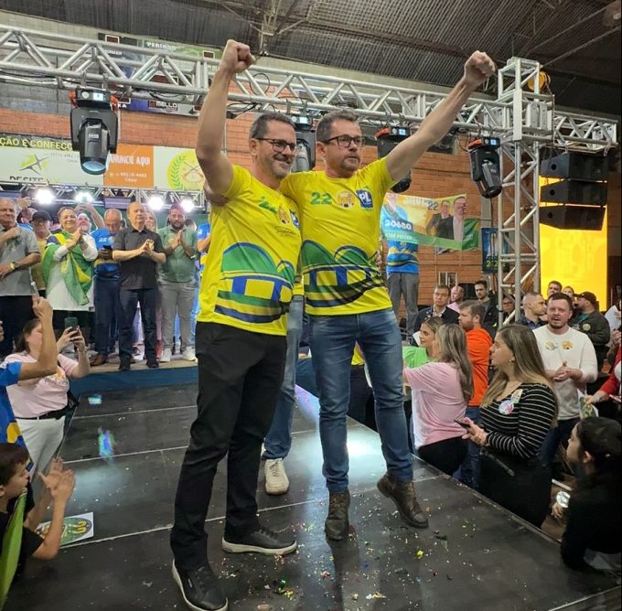 Silvio 22 é aclamado prefeito durante lançamento de candidatura em Indaial 2 WhatsApp Image 2024 08 24 at 07.47.48 1 e1724496541866