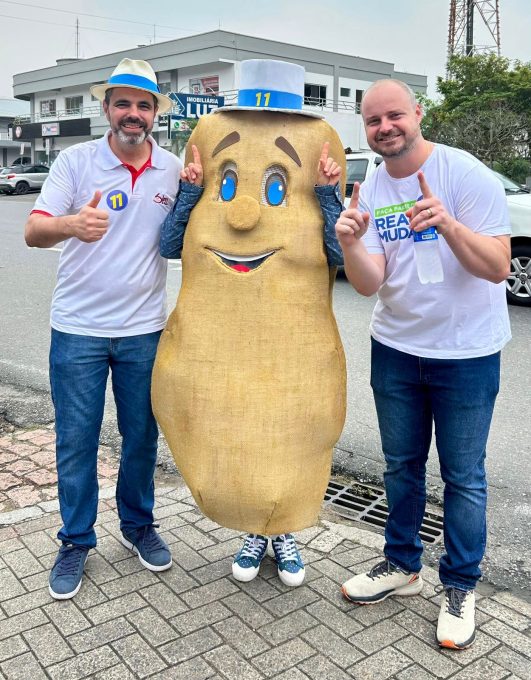 Criatividade marca campanha de Batata e Roger em Indaial com o mascote "Batatinha” 2 fb75024b bb2e 4bbc 9afa 750ff5c353b6