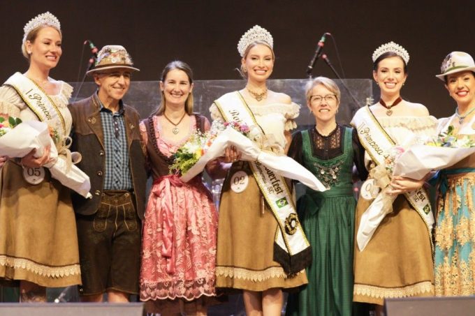 Gabrielle Cristine Kratz é eleita rainha da 40ª Oktoberfest 1 2507c549 ae79 4ca3 9141 f0c064d130fc