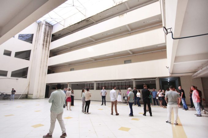 Vereadores e servidores fazem visita ao prédio que pode ser a nova sede da Câmara 1 camara de Blumenau 2 Easy Resize.com