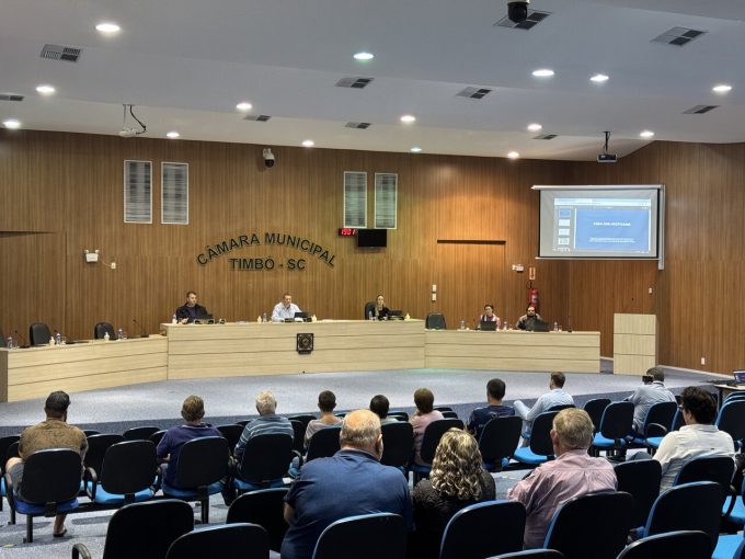 Redução da faixa não edificável nas rodovias que cortam o município é discutida em Audiência Pública na Câmara de Timbó 1 AUDIENCIA PUBLICA 24.04 FOTO RAQUEL PISKE 7 Easy Resize.com