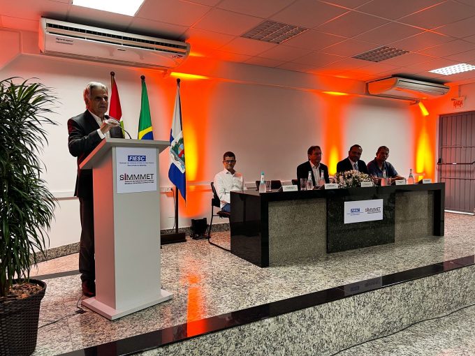 Timbó firma parceria com o Sistema S para implantação de contraturno escolar na Rede Municipal 1 WhatsApp Image 2025 04 15 at 13.27.16
