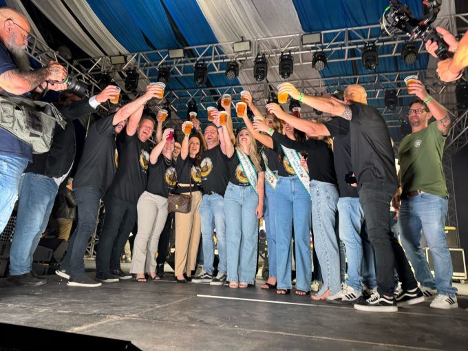 Festival das Cervejarias de Timbó atrai público recorde nos primeiros dias e segue até domingo com atrações para todos os gostos 2 WhatsApp Image 2025 05 02 at 12.01.09