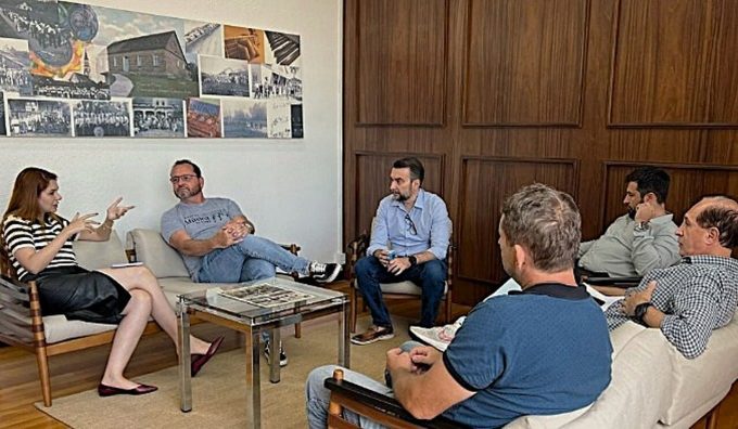 Jean Schütz mira eleições 2026 para deputado estadual e assume secretaria parlamentar com Ana Campagnolo 1 WhatsApp Image 2025 05 12 at 08.03.28 1 Easy Resize.com 1