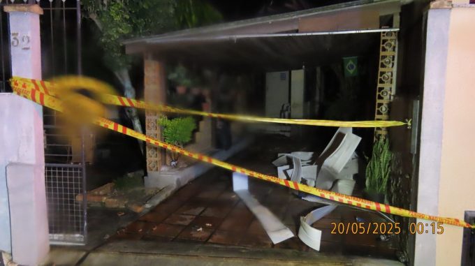 Incêndio em Blumenau deixa mulher com queimaduras e destrói residência por completo 1 WhatsApp Image 2025 05 20 at 06.27.31 Easy Resize.com