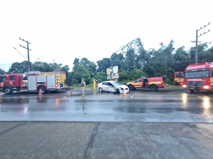 Acidente frontal deixa motorista gravemente ferido em Timbó 1 WhatsApp Image 2025 05 21 at 17.21.07