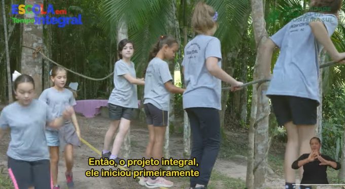 Escola Encano Central de Indaial é destaque em documentário sobre práticas inovadoras em tempo integral 1 WhatsApp Image 2025 05 28 at 16.17.40