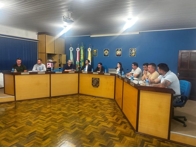 Câmara de Apiúna debate prorrogação do Plano Municipal de Educação em sessão com presença de deputada federal 1 WhatsApp Image 2025 09 02 at 16.13.06 Easy Resize.com