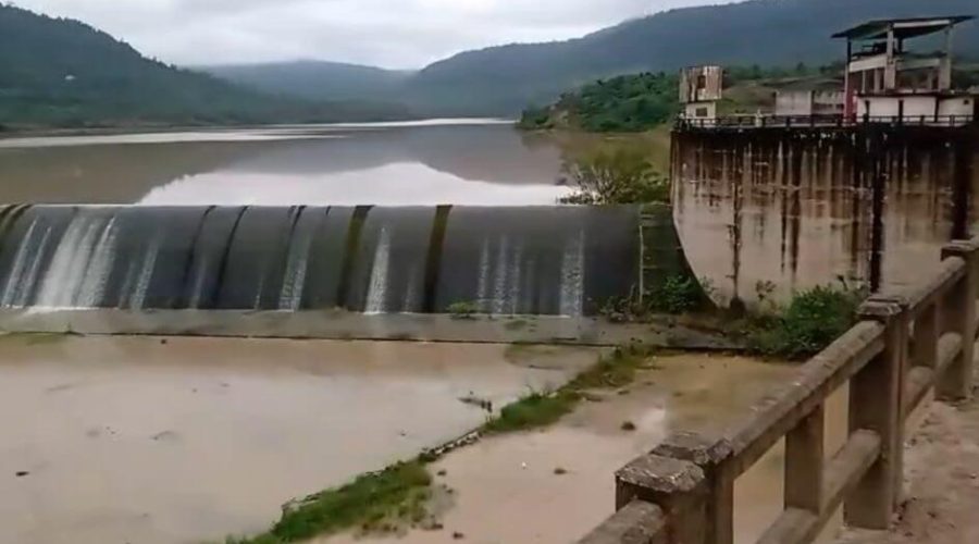 Barragem de José Boiteux verteu