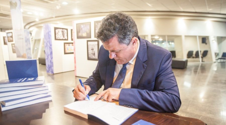 Deputado Ivan Naatz (PL): Novo livro aborda o abuso do direito de demandar judicialmente.