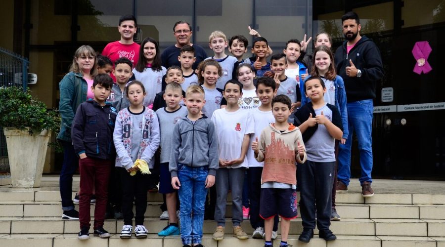 Alunos da Escola Básica Mulde Baixa na Câmara de Indaial