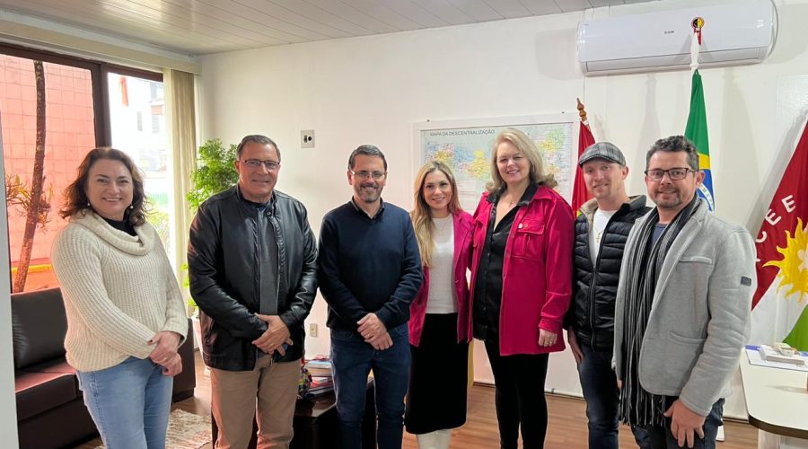 Encontro na Fundação Catarinense de Educação Especial