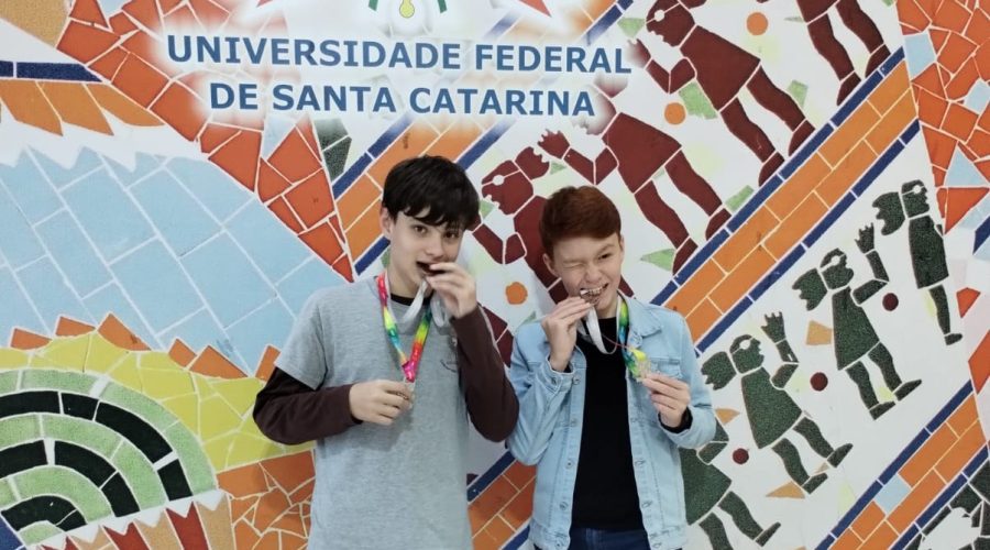 Emanuel Grah, aluno da EBM Juvenal Carvalho, conquistou a medalha de prata, enquanto Arthur Jansen, da EBM Professora Ana Lúcia Hiendlmayer, garantiu o bronze.